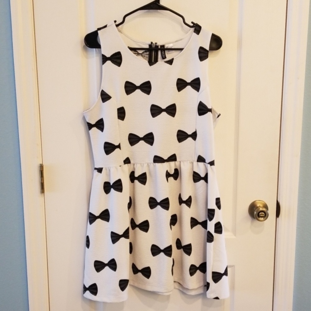 H&M Divided Bow Print Dress